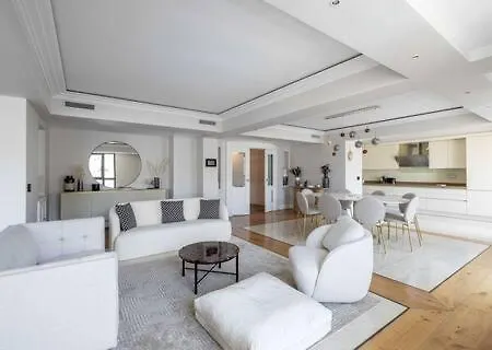 Carlton Riviera -