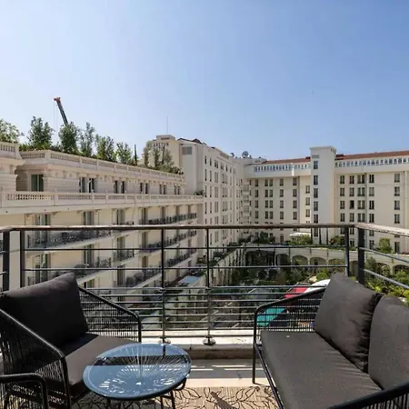 Carlton Riviera - *