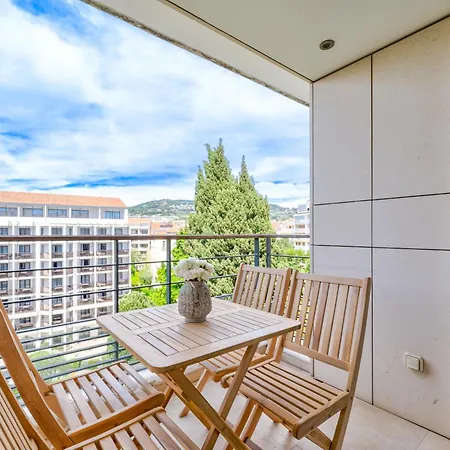 Semesterbostad Carlton Riviera -