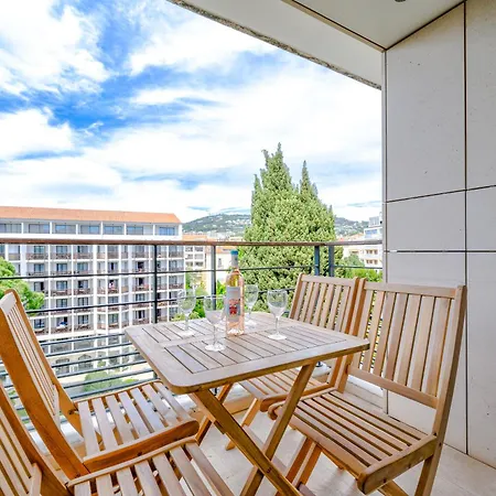 Carlton Riviera - *