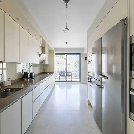 Carlton Riviera - *