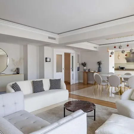 Carlton Riviera - *