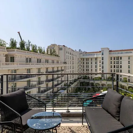Carlton Riviera - *